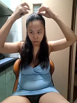 Snapshot of LenaShow chatting on February 11, 2026, 9:42 pm LenaShow online show from February 11, 2026, 9:42 pm