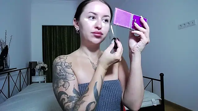 VioletCatt online show from September 13, 2025, 5:51 am