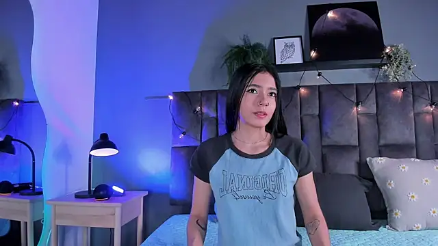 AmyPalmmer online show from December 18, 2025, 11:38 am