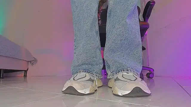 charlotte  grey online show from September 13, 2025, 7:46 pm