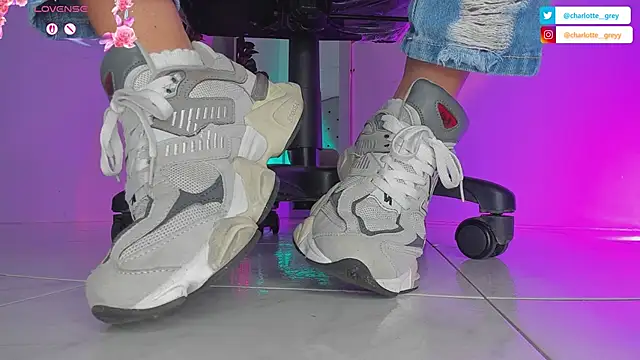 charlotte  grey online show from September 16, 2025, 8:21 pm