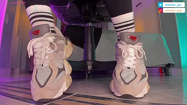 charlotte  grey online show from September 28, 2025, 11:26 am