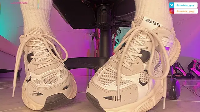 charlotte  grey online show from October 6, 2025, 8:06 pm