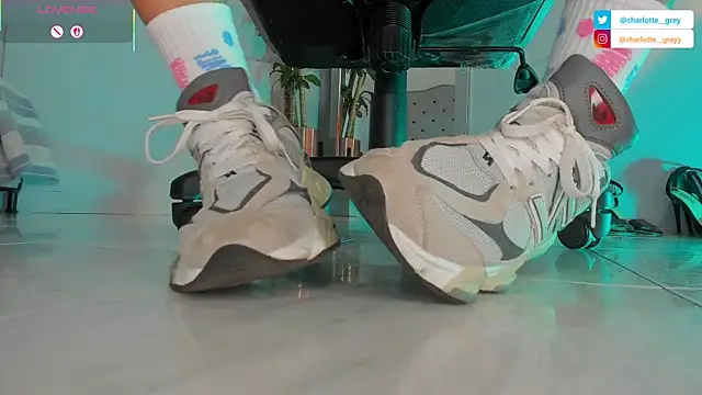 charlotte  grey online show from October 13, 2025, 8:09 pm