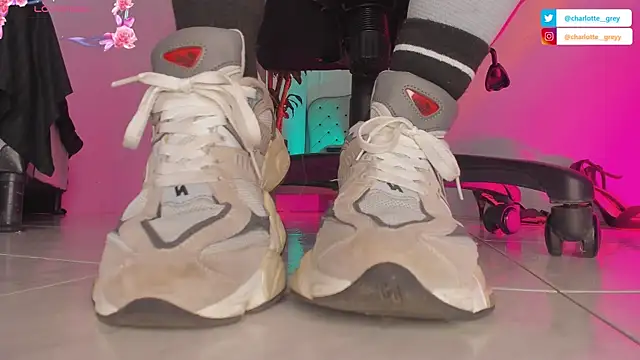 charlotte  grey online show from October 18, 2025, 9:04 pm