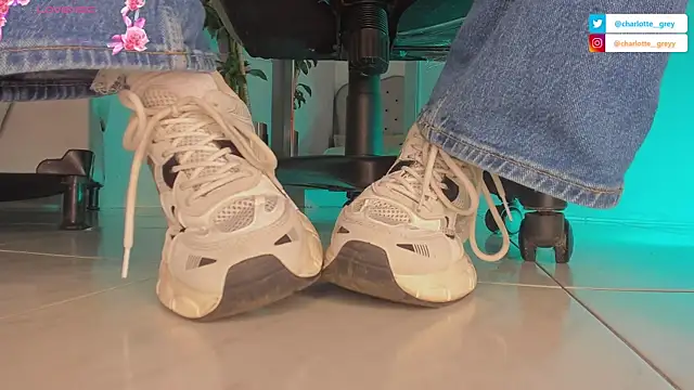 charlotte  grey online show from October 31, 2025, 9:05 pm