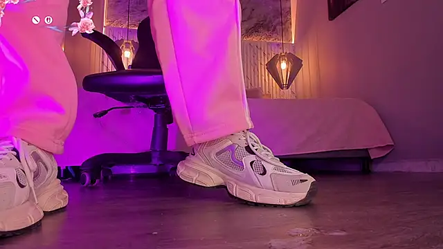 charlotte  grey online show from February 15, 2026, 11:52 am