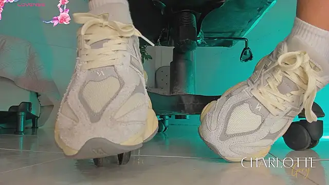 charlotte  grey online show from February 27, 2026, 8:09 pm