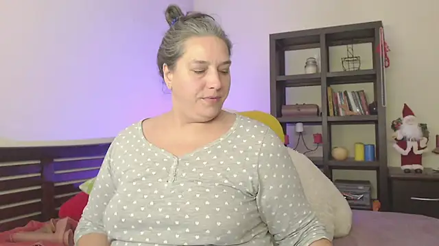 Snapshot of Niter chatting on December 4, 2024, 7:45 pm Niter online show from December 4, 2024, 7:45 pm