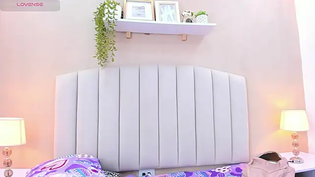 Mia thompson 19 online show from January 7, 2026, 7:16 pm