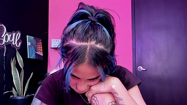 Juanadearco5 online show from November 10, 2025, 4:06 pm