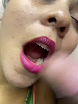 Snapshot of mayemarc chatting on November 28, 2025, 6:43 pm mayemarc online show from November 28, 2025, 6:43 pm