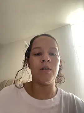 Snapshot of Sophie_milk chatting on November 9, 2025, 8:18 pm Sophie milk online show from November 9, 2025, 8:18 pm