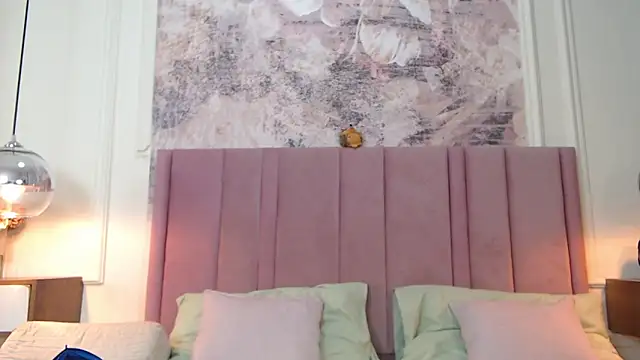 Snapshot of SabrinaDevill chatting on June 3, 2026, 1:14 pm SabrinaDevill online show from June 3, 2026, 1:14 pm