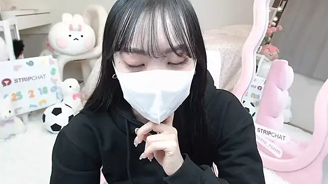 momo room online show from February 20, 2025, 10:48 am