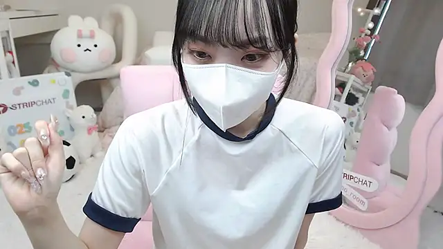 momo room online show from March 2, 2025, 4:07 am