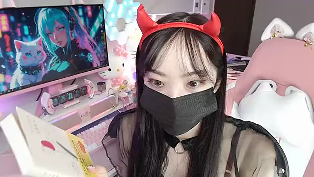 momo room online show from October 20, 2025, 10:38 am