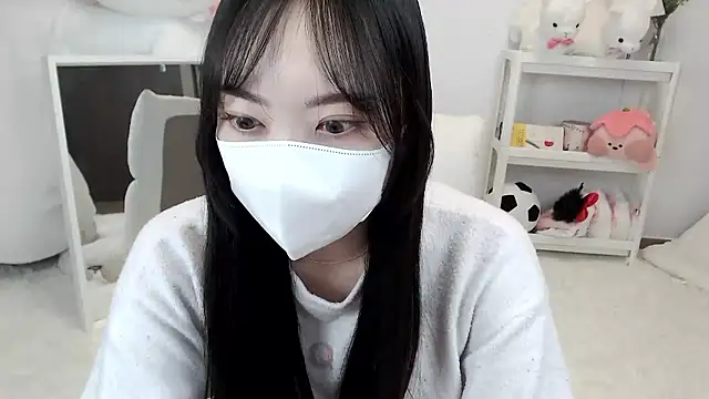 momo room online show from May 3, 2026, 11:16 am
