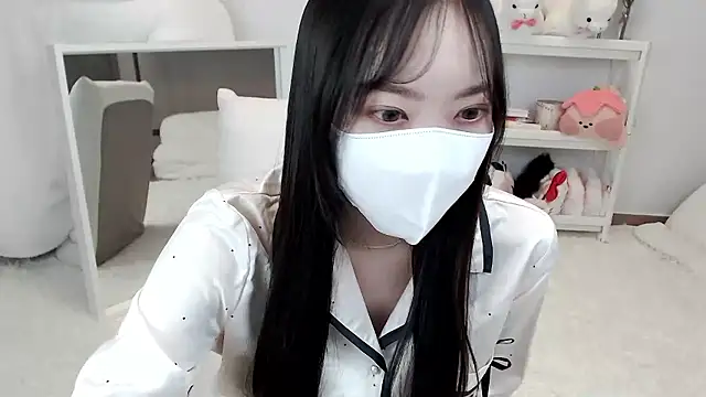 momo room online show from May 9, 2026, 11:59 am