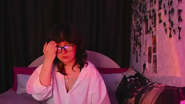 dreamgirllovee online show from September 13, 2025, 1:27 am