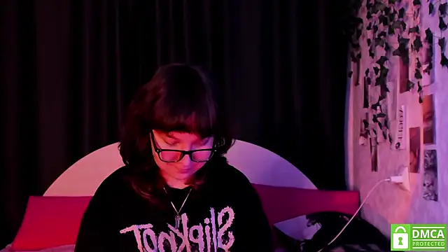 dreamgirllovee online show from November 17, 2025, 5:02 am