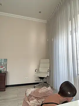 Hott Lolla online show from February 18, 2025, 1:00 pm