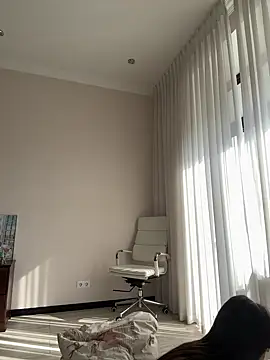 Hott Lolla online show from March 8, 2025, 8:00 am