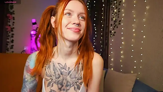  SweetFox  online show from November 14, 2025, 2:32 am