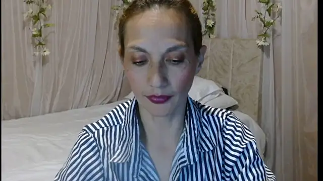 Snapshot of italagomez_ chatting on February 28, 2025, 11:34 pm italagomez online show from February 28, 2025, 11:34 pm