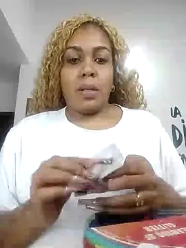 ELLA KELLY online show from January 17, 2026, 11:37 am