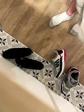 Snapshot of dimitriei chatting on December 9, 2024, 7:17 am dimitriei online show from December 9, 2024, 7:17 am