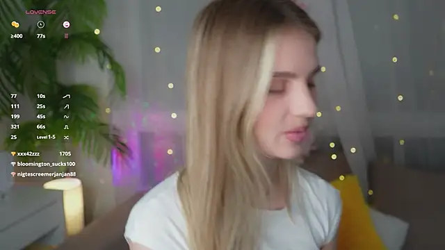 Snapshot of Fluffy-Angel chatting on December 6, 2024, 2:06 pm Fluffy-Angel online show from December 6, 2024, 2:06 pm