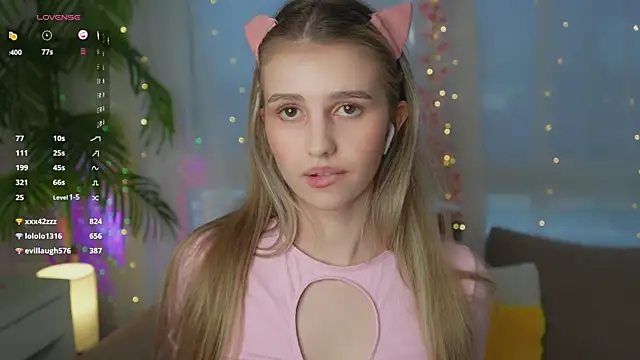 Snapshot of Fluffy-Angel chatting on December 25, 2024, 11:54 am Fluffy-Angel online show from December 25, 2024, 11:54 am