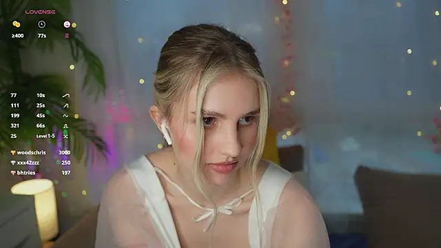 Snapshot of Fluffy-Angel chatting on January 29, 2025, 12:24 pm Fluffy-Angel online show from January 29, 2025, 12:24 pm