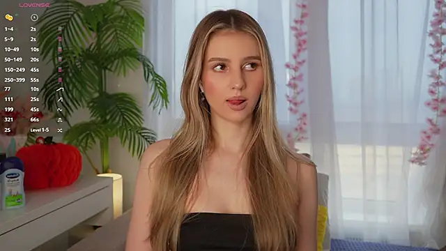 Snapshot of Fluffy-Angel chatting on March 11, 2025, 8:41 am Fluffy-Angel online show from March 11, 2025, 8:41 am