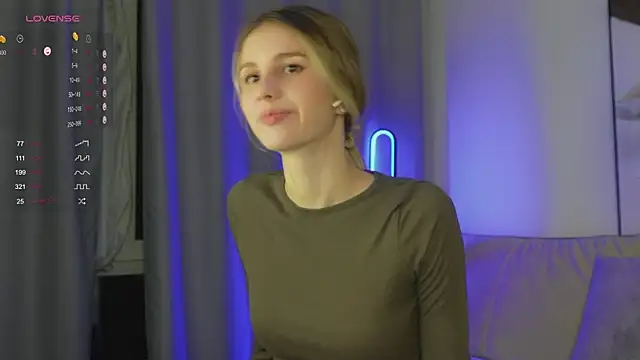 Snapshot of Fluffy-Angel chatting on October 27, 2025, 5:06 pm Fluffy-Angel online show from October 27, 2025, 5:06 pm