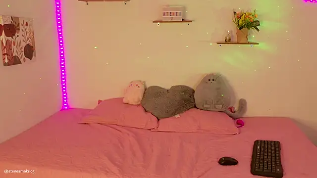 Snapshot of Atenea_Makri chatting on February 6, 2025, 10:00 pm Atenea Makri online show from February 6, 2025, 10:00 pm