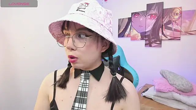 Julieta cott online show from June 26, 2026, 2:27 am