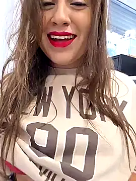 Snapshot of GatitaXD27 chatting on October 19, 2025, 9:21 am GatitaXD27 online show from October 19, 2025, 9:21 am