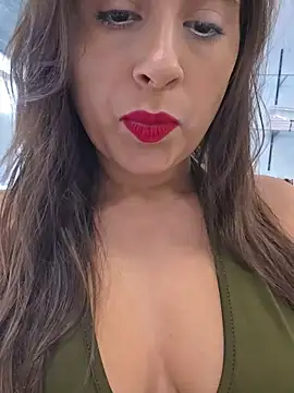 Snapshot of GatitaXD27 chatting on October 27, 2025, 9:46 am GatitaXD27 online show from October 27, 2025, 9:46 am