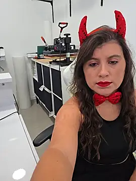 Snapshot of GatitaXD27 chatting on November 1, 2025, 10:28 am GatitaXD27 online show from November 1, 2025, 10:28 am