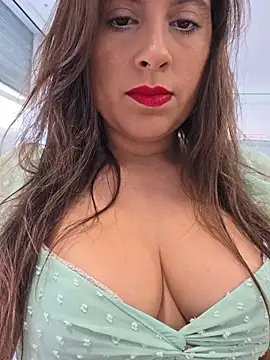 Snapshot of GatitaXD27 chatting on November 5, 2025, 9:42 am GatitaXD27 online show from November 5, 2025, 9:42 am