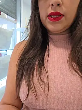 Snapshot of GatitaXD27 chatting on November 6, 2025, 9:54 am GatitaXD27 online show from November 6, 2025, 9:54 am