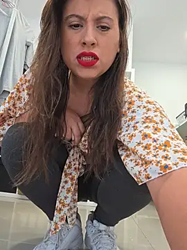 Snapshot of GatitaXD27 chatting on November 7, 2025, 10:04 am GatitaXD27 online show from November 7, 2025, 10:04 am