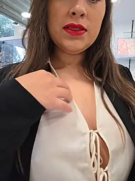 Snapshot of GatitaXD27 chatting on November 8, 2025, 10:04 am GatitaXD27 online show from November 8, 2025, 10:04 am