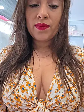 Snapshot of GatitaXD27 chatting on November 11, 2025, 9:42 am GatitaXD27 online show from November 11, 2025, 9:42 am