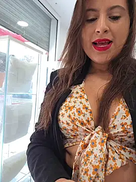 Snapshot of GatitaXD27 chatting on November 15, 2025, 9:50 am GatitaXD27 online show from November 15, 2025, 9:50 am