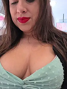 Snapshot of GatitaXD27 chatting on November 23, 2025, 10:37 am GatitaXD27 online show from November 23, 2025, 10:37 am