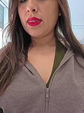 Snapshot of GatitaXD27 chatting on November 24, 2025, 10:37 am GatitaXD27 online show from November 24, 2025, 10:37 am