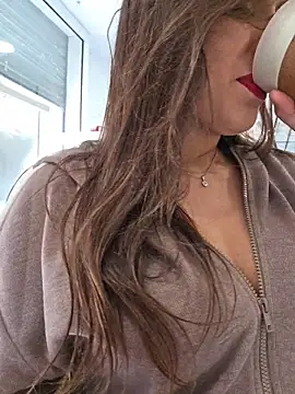 Snapshot of GatitaXD27 chatting on December 3, 2025, 9:51 am GatitaXD27 online show from December 3, 2025, 9:51 am